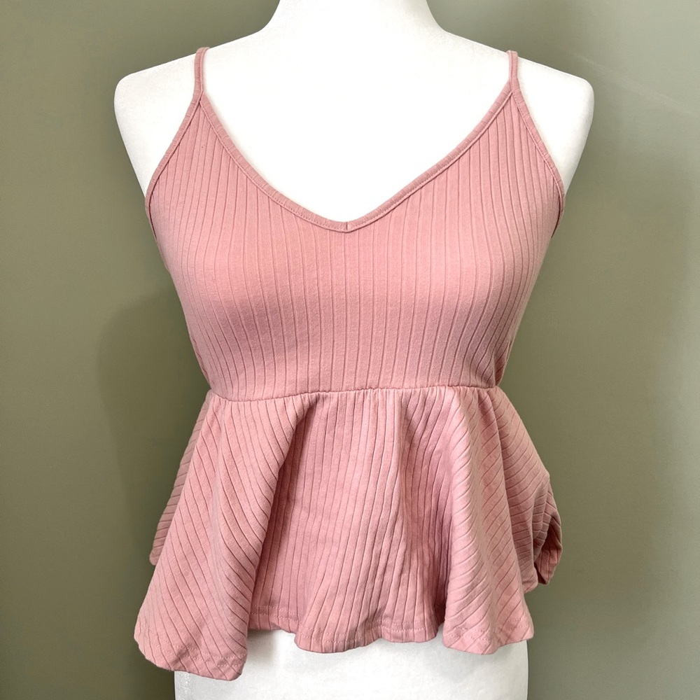 SHEIN women’s pink v neck ribbed cropped tank top. Size S